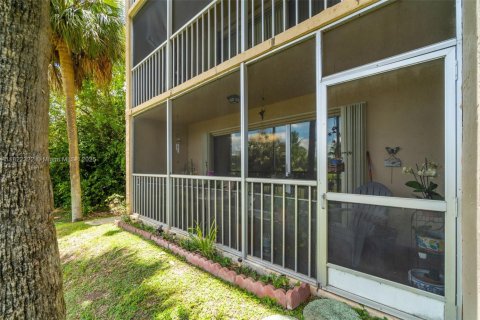 Condo in Hialeah, Florida, 3 bedrooms  № 1785709 - photo 22