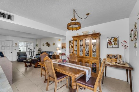 Condo in Hialeah, Florida, 3 bedrooms  № 1785709 - photo 8