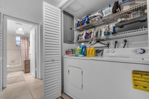 Condo in Hialeah, Florida, 3 bedrooms  № 1785709 - photo 15