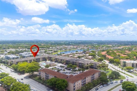 Condo in Hialeah, Florida, 3 bedrooms  № 1785709 - photo 1