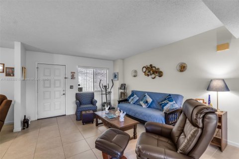 Condo in Hialeah, Florida, 3 bedrooms  № 1785709 - photo 4