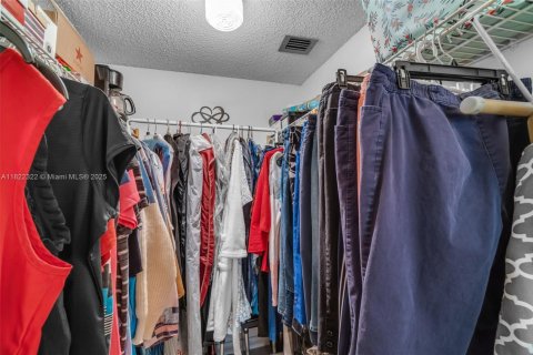 Condo in Hialeah, Florida, 3 bedrooms  № 1785709 - photo 13