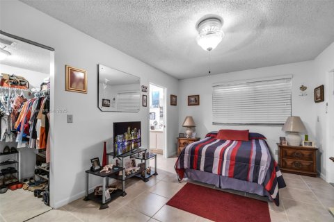 Condo in Hialeah, Florida, 3 bedrooms  № 1785709 - photo 16
