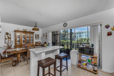 Condo in Hialeah, Florida, 3 bedrooms  № 1785709 - photo 7
