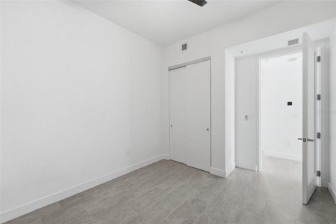Condo in Orlando, Florida, 2 bedrooms  № 2375501 - photo 16
