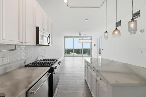 Condo in Orlando, Florida, 2 bedrooms  № 2375501 - photo 20