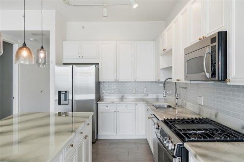 Condo in Orlando, Florida, 2 bedrooms  № 2375501 - photo 17