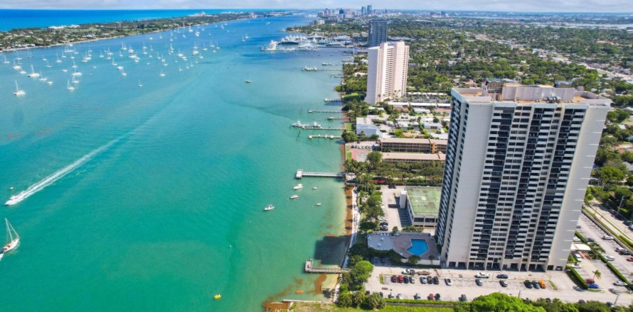 Condo in West Palm Beach, Florida, 2 bedrooms № 1007307