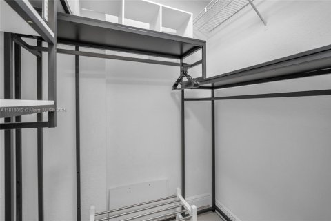 Condo in Miami, Florida, 1 bedroom  № 1779489 - photo 7