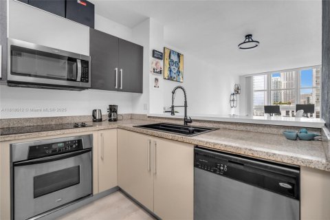 Condo in Miami, Florida, 1 bedroom  № 1779489 - photo 4