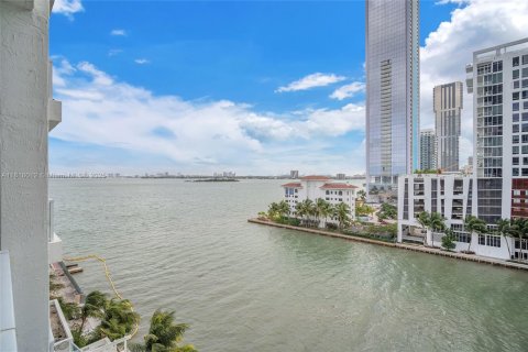 Condo in Miami, Florida, 1 bedroom  № 1779489 - photo 10