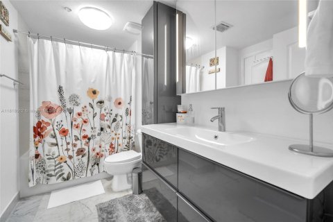 Condo in Miami, Florida, 1 bedroom  № 1779489 - photo 8