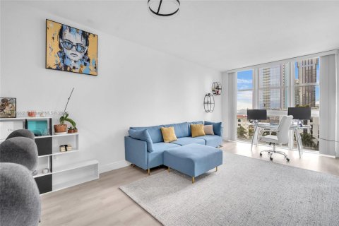 Condo in Miami, Florida, 1 bedroom  № 1779489 - photo 2