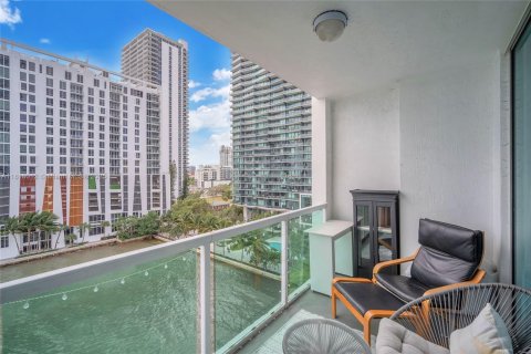 Condo in Miami, Florida, 1 bedroom  № 1779489 - photo 9