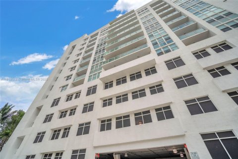 Condo in Miami, Florida, 1 bedroom  № 1779489 - photo 13