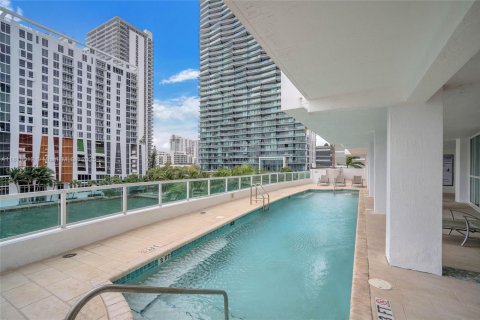 Condo in Miami, Florida, 1 bedroom  № 1779489 - photo 11