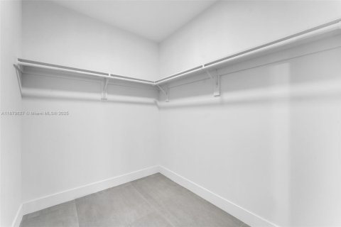 Townhouse in Miami, Florida 3 bedrooms, 212.1 sq.m. № 1925540 - photo 15