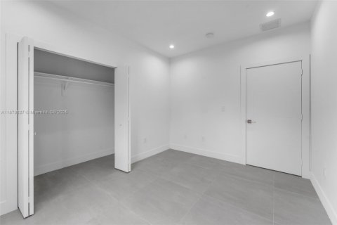 Townhouse in Miami, Florida 3 bedrooms, 212.1 sq.m. № 1925540 - photo 28