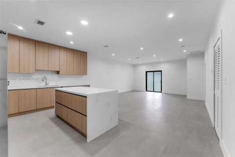 Townhouse in Miami, Florida 3 bedrooms, 212.1 sq.m. № 1925540 - photo 5