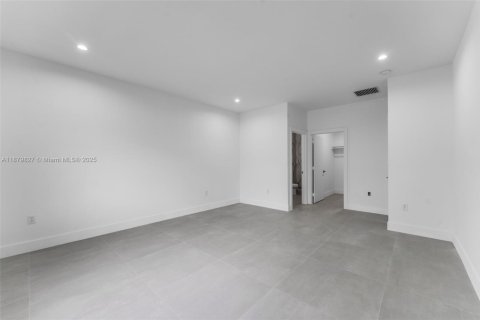 Townhouse in Miami, Florida 3 bedrooms, 212.1 sq.m. № 1925540 - photo 19