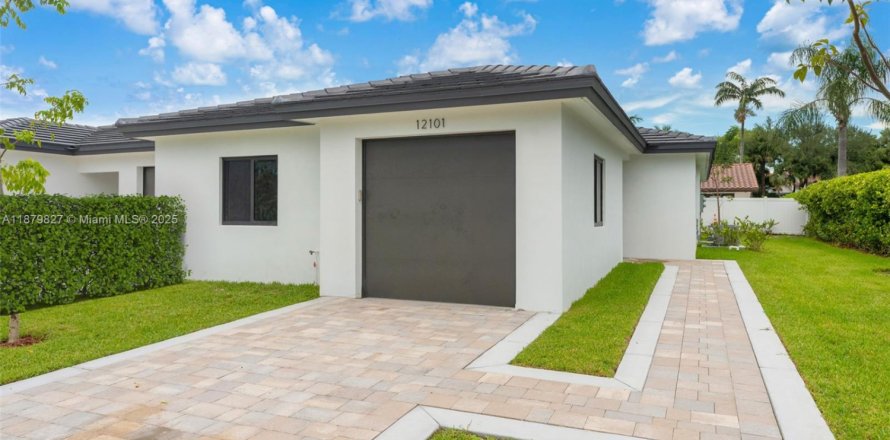 Townhouse in Miami, Florida 3 bedrooms, 212.1 sq.m. № 1925540