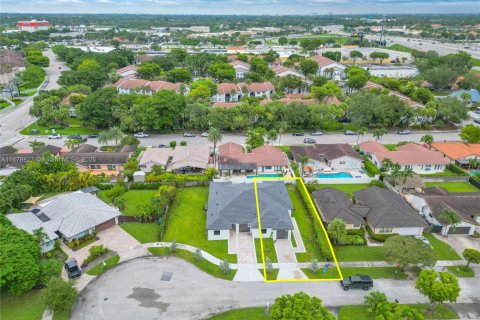 Townhouse in Miami, Florida 3 bedrooms, 212.1 sq.m. № 1925540 - photo 30