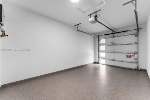 Townhouse in Miami, Florida 3 bedrooms, 212.1 sq.m. № 1925540 - photo 25