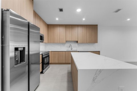 Townhouse in Miami, Florida 3 bedrooms, 212.1 sq.m. № 1925540 - photo 6