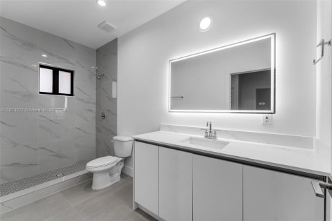 Townhouse in Miami, Florida 3 bedrooms, 212.1 sq.m. № 1925540 - photo 26
