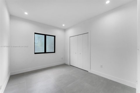 Townhouse in Miami, Florida 3 bedrooms, 212.1 sq.m. № 1925540 - photo 23