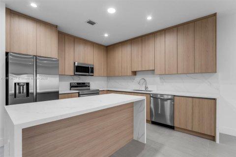 Townhouse in Miami, Florida 3 bedrooms, 212.1 sq.m. № 1925540 - photo 8