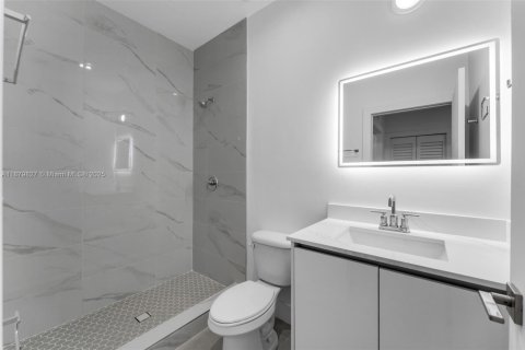 Townhouse in Miami, Florida 3 bedrooms, 212.1 sq.m. № 1925540 - photo 20