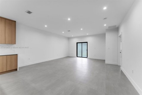 Townhouse in Miami, Florida 3 bedrooms, 212.1 sq.m. № 1925540 - photo 9