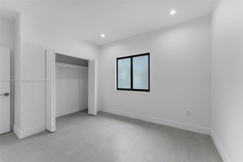 Townhouse in Miami, Florida 3 bedrooms, 212.1 sq.m. № 1925540 - photo 24
