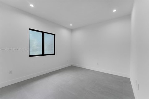 Townhouse in Miami, Florida 3 bedrooms, 212.1 sq.m. № 1925540 - photo 22