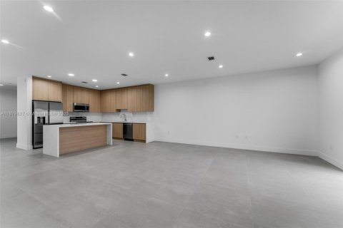 Townhouse in Miami, Florida 3 bedrooms, 212.1 sq.m. № 1925540 - photo 11