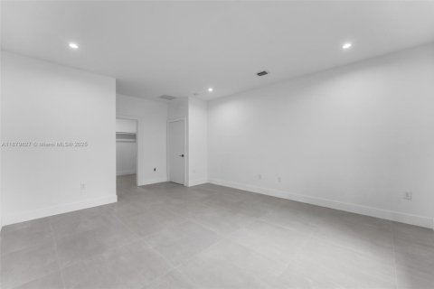 Townhouse in Miami, Florida 3 bedrooms, 212.1 sq.m. № 1925540 - photo 18