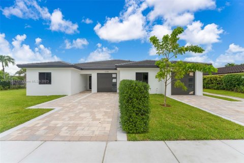 Townhouse in Miami, Florida 3 bedrooms, 212.1 sq.m. № 1925540 - photo 29