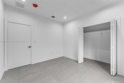 Townhouse in Miami, Florida 3 bedrooms, 212.1 sq.m. № 1925540 - photo 13