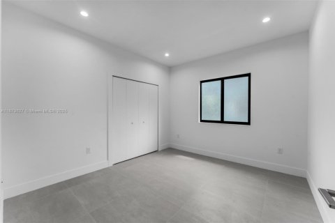 Townhouse in Miami, Florida 3 bedrooms, 212.1 sq.m. № 1925540 - photo 12