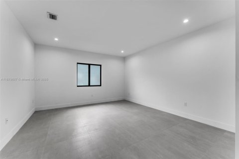 Townhouse in Miami, Florida 3 bedrooms, 212.1 sq.m. № 1925540 - photo 14