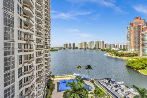 Condo in Aventura, Florida, 2 bedrooms № 2246753 - photo 16