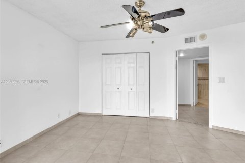 Condo in Aventura, Florida, 2 bedrooms № 2246753 - photo 28