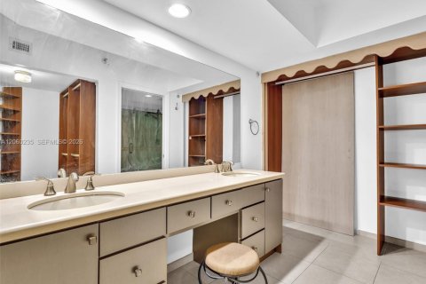 Condo in Aventura, Florida, 2 bedrooms № 2246753 - photo 20