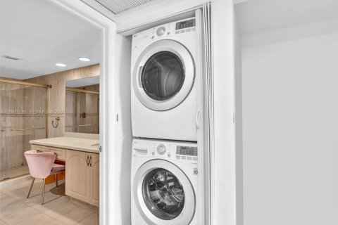 Condo in Aventura, Florida, 2 bedrooms № 2246753 - photo 22