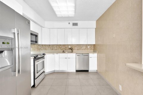 Condo in Aventura, Florida, 2 bedrooms № 2246753 - photo 10