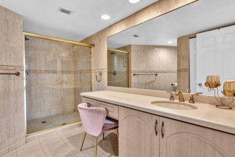 Condo in Aventura, Florida, 2 bedrooms № 2246753 - photo 23