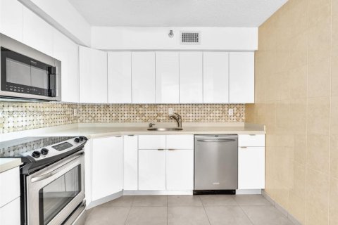 Condo in Aventura, Florida, 2 bedrooms № 2246753 - photo 12