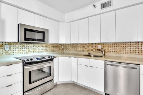 Condo in Aventura, Florida, 2 bedrooms № 2246753 - photo 13