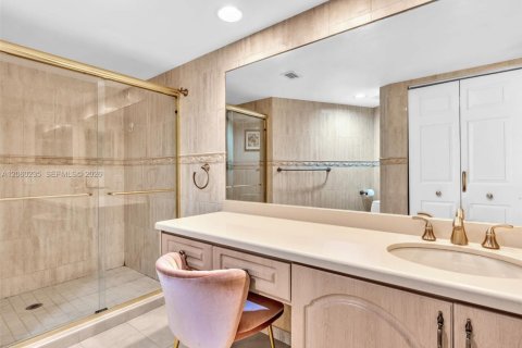 Condo in Aventura, Florida, 2 bedrooms № 2246753 - photo 24